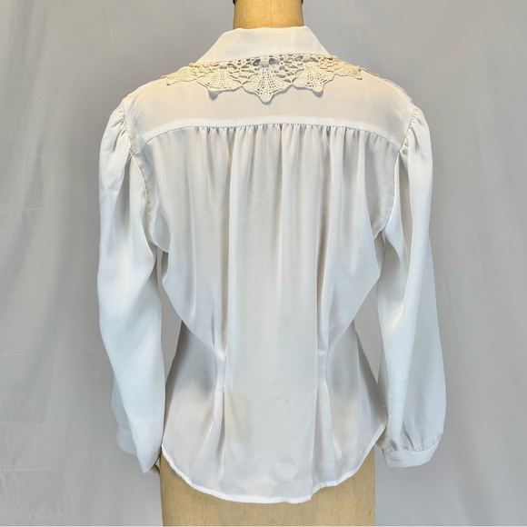 VINTAGE crochet floral lace collar blouse button down tailored lightweight 90s - Picture 6 of 17